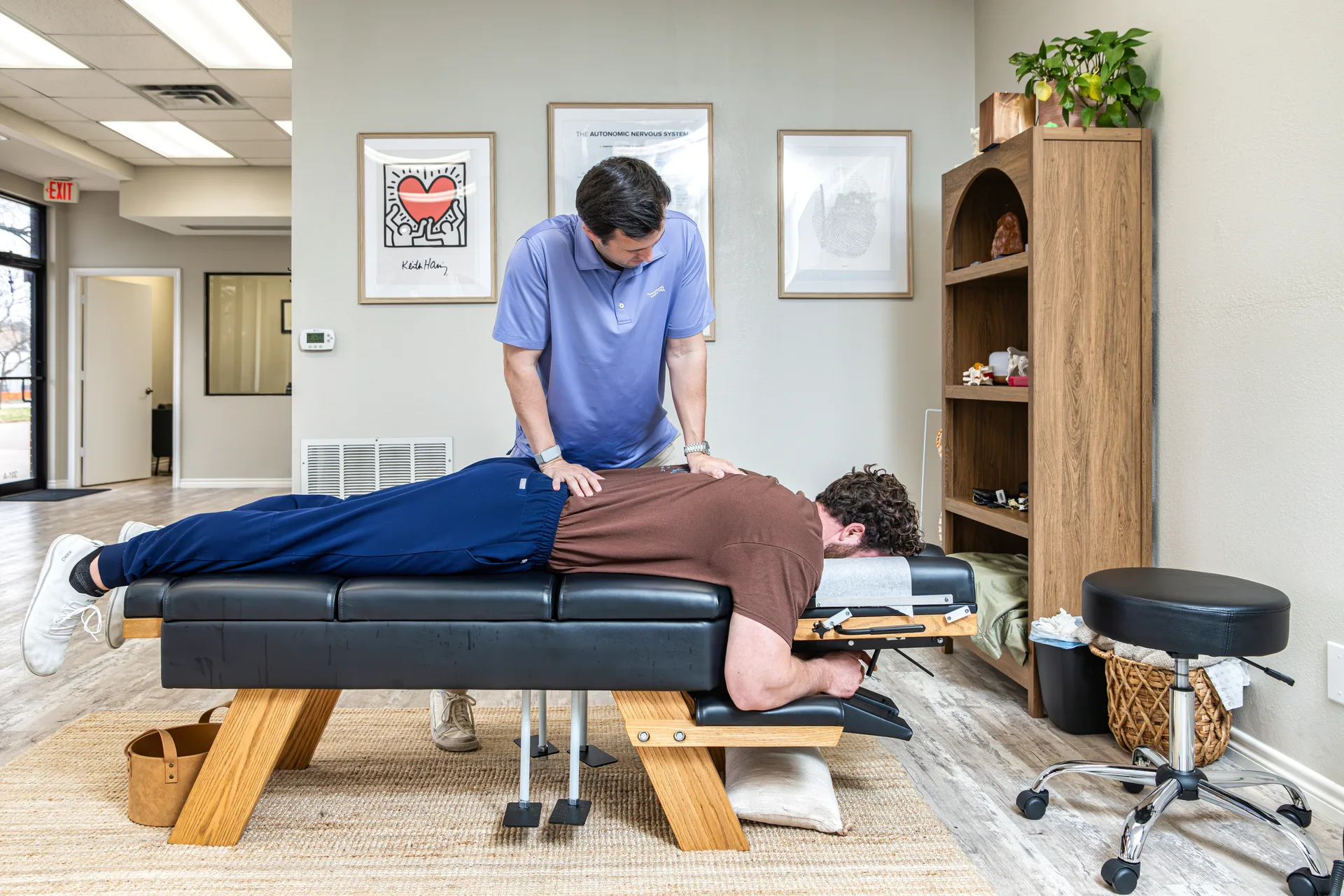 Chiropractor vs. Physical Therapist: What's the Difference?